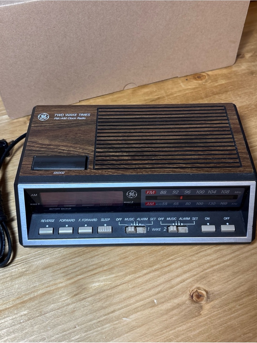 Vintage GE Model 7-4616B Two Wake Times FM/AM Alarm Clock Radio Works Great